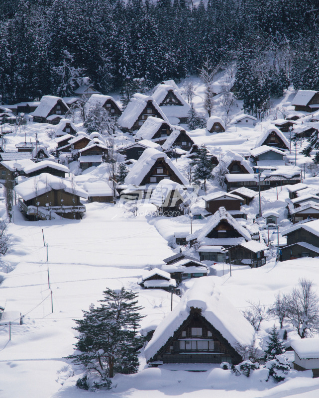 雪中的小木屋