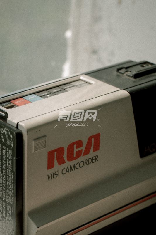 黑色和灰色RCA摄录机
