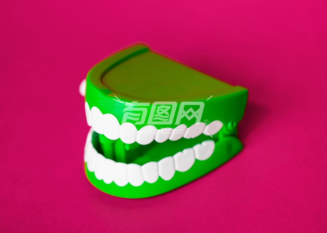 绿色假牙