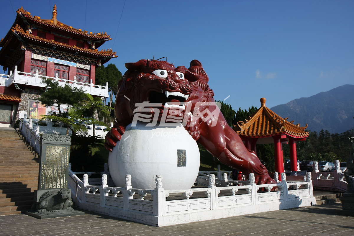 台湾·日月潭文武庙广场(右)-巨狮戏珠
