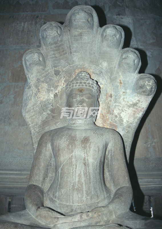 柬埔寨吴哥石佛像