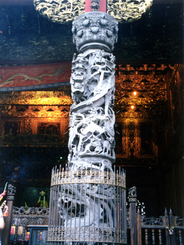 石柱雕像