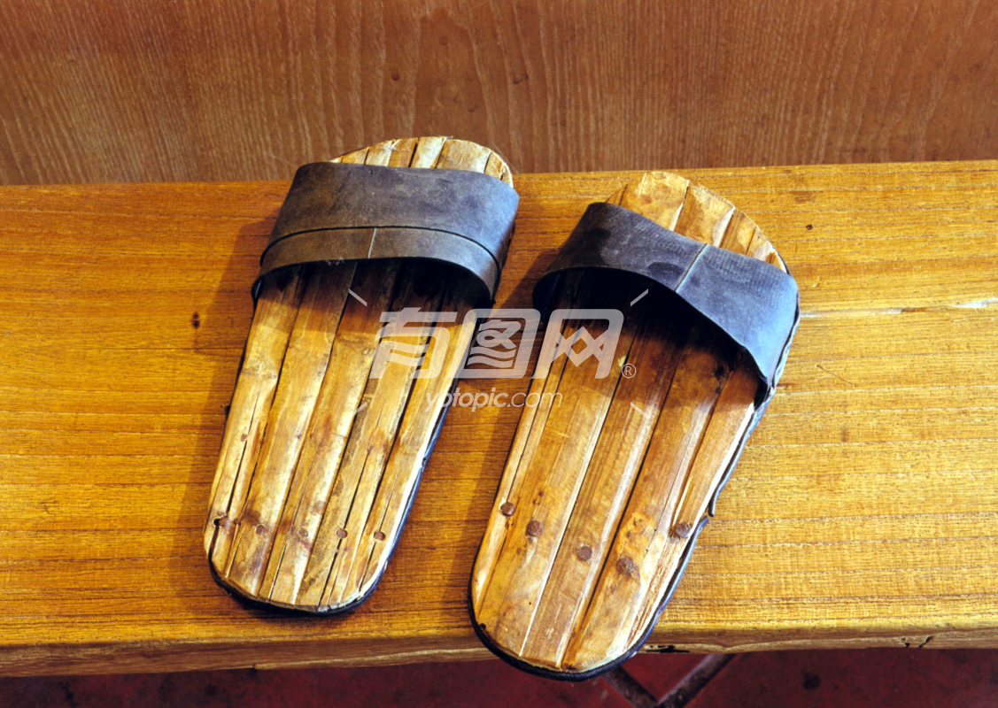 木质拖鞋