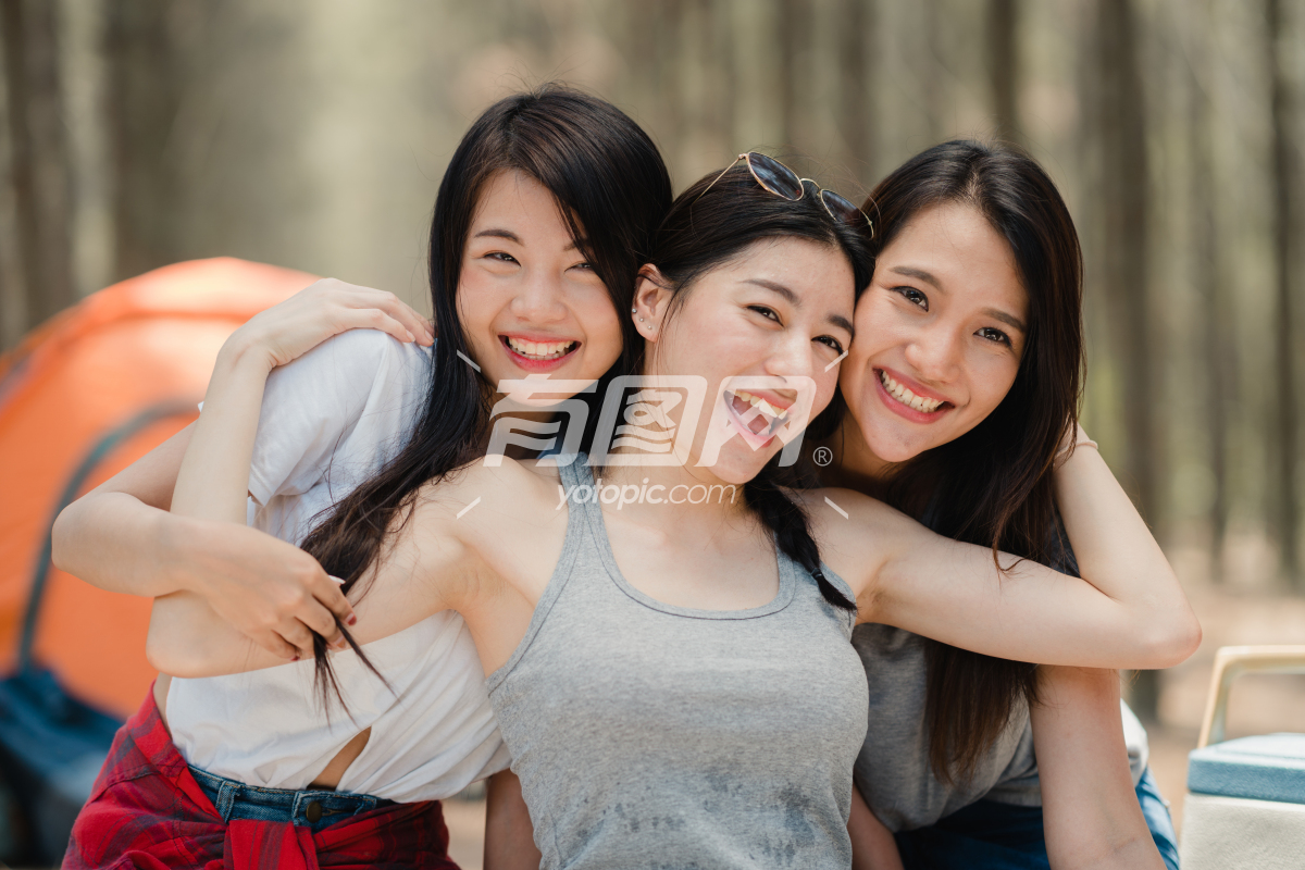 微笑的亚洲女性