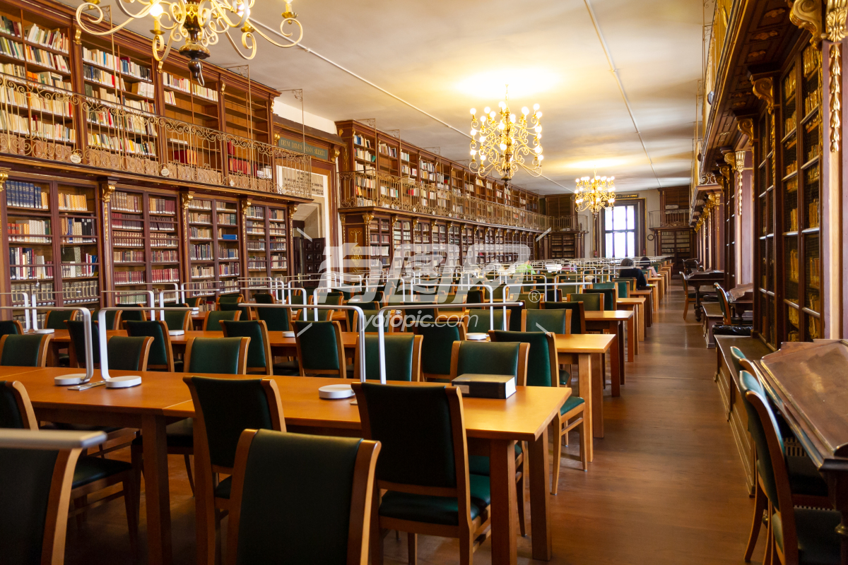 大学图书馆阅览室