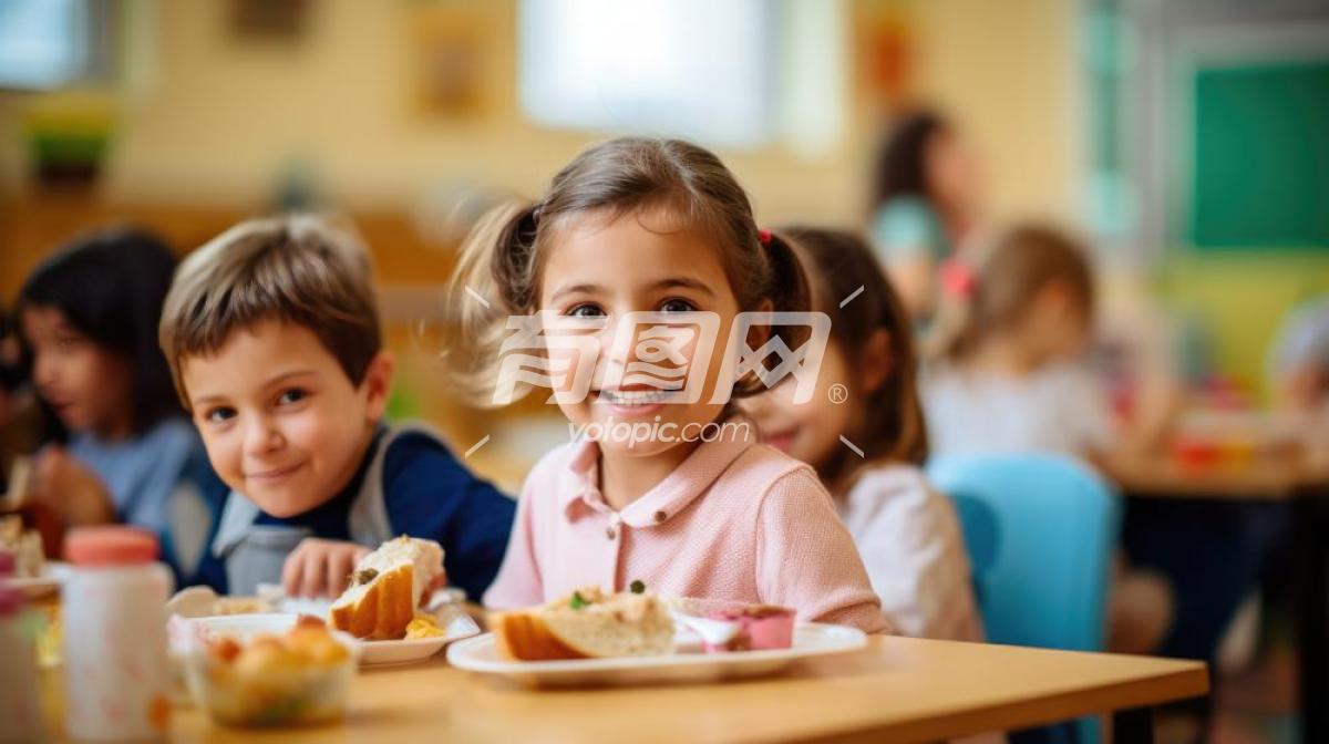 幼儿园午餐时间