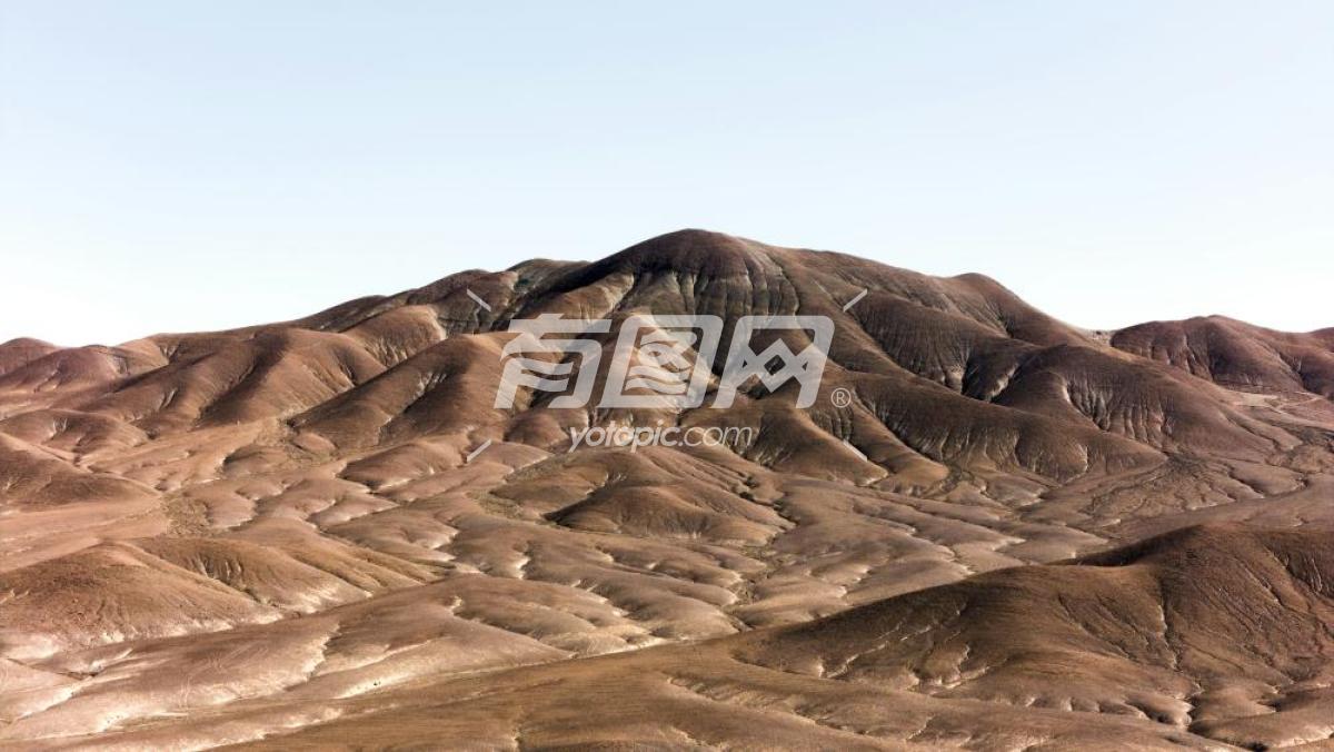 沙漠中的山丘